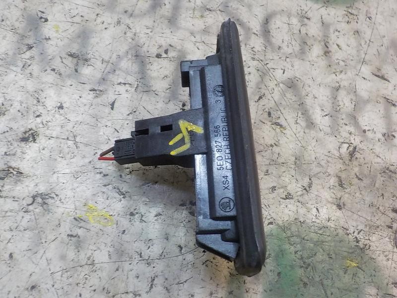 Recambio de maneta porton para skoda fabia (5j2 ) 1.2 12v referencia OEM IAM 5E0827566  