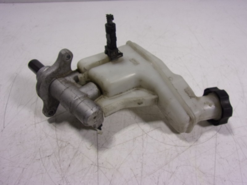 Recambio de bomba freno para hyundai ix35 1.7 crdi cat referencia OEM IAM 585102S201  