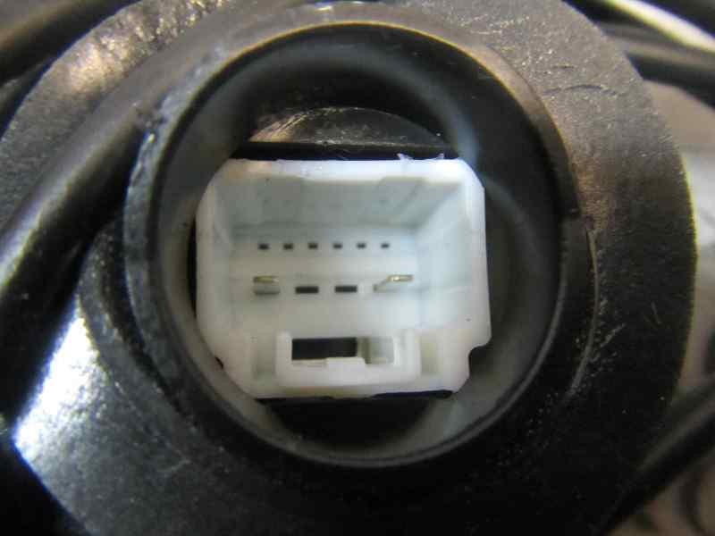 Recambio de cerradura puerta trasera derecha para toyota auris 1.4 turbodiesel cat referencia OEM IAM 6905002180  