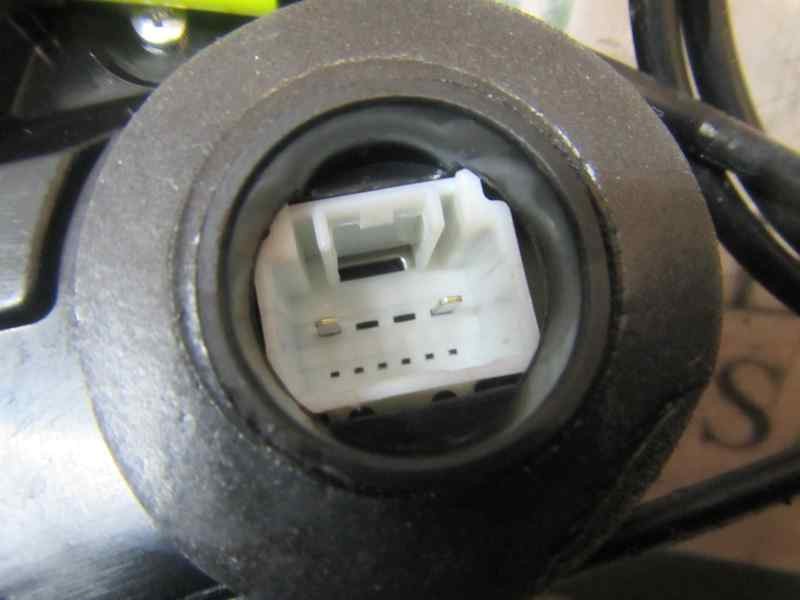 Recambio de cerradura puerta trasera izquierda para toyota auris 1.4 turbodiesel cat referencia OEM IAM 6906002170  