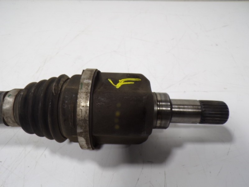 Recambio de transmision izquierda para peugeot 208 1.6 blue-hdi fap referencia OEM IAM 3272LG 9856135280 