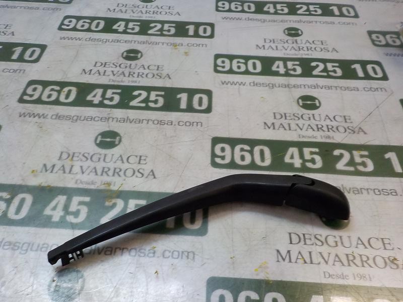 Recambio de brazo limpia trasero para toyota yaris 1.4 turbodiesel cat referencia OEM IAM 852410D060  
