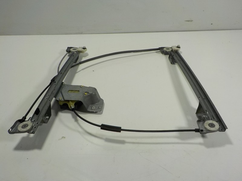 Recambio de elevalunas delantero derecho para renault kangoo 1.5 dci diesel fap referencia OEM IAM 807207012R  