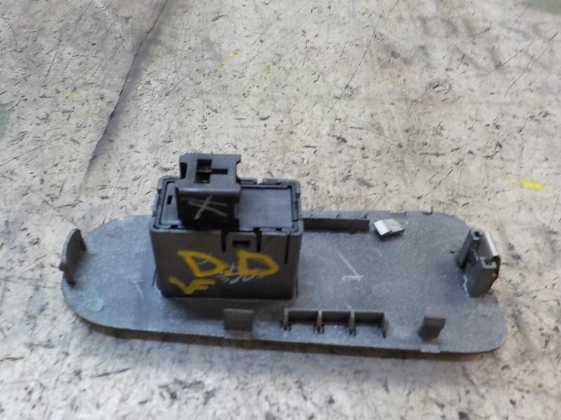 Recambio de mando elevalunas delantero derecho para tata vista 1.4 75cv referencia OEM IAM   