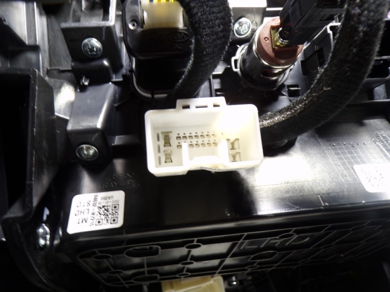 Recambio de apoyabrazos central para hyundai tucson 1.6 crdi referencia OEM IAM  84680N7210NNB 