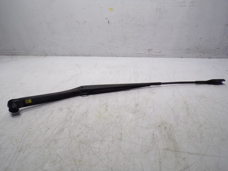 Recambio de brazo limpia delantero derecho para hyundai tucson 1.6 crdi referencia OEM IAM   