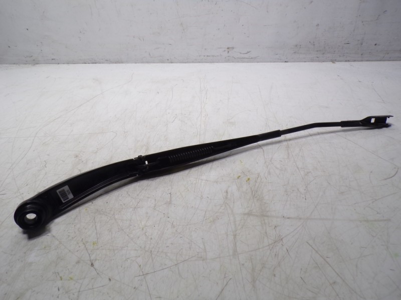 Recambio de brazo limpia delantero izquierdo para hyundai tucson 1.6 crdi referencia OEM IAM   