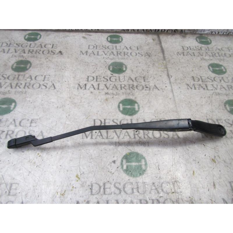 Recambio de brazo limpia delantero izquierdo para volvo xc70 2.4 diesel cat referencia OEM IAM 31276002  