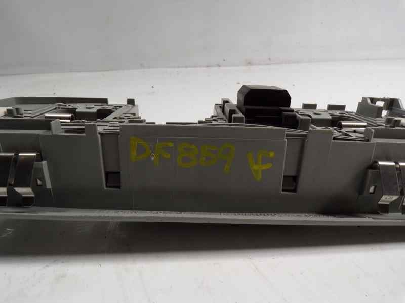 Recambio de piloto interior para peugeot 4007 2.2 hdi fap cat referencia OEM IAM 6362S2  