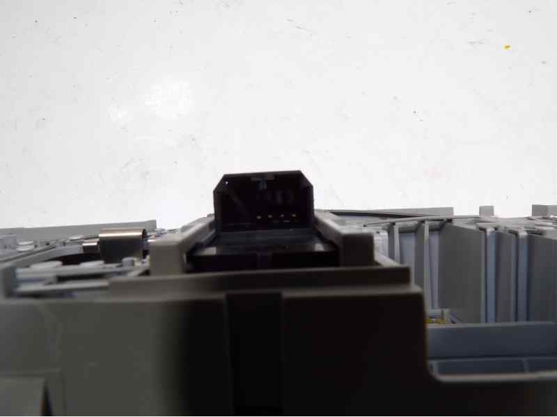 Recambio de piloto interior para peugeot 4007 2.2 hdi fap cat referencia OEM IAM 6362S2  