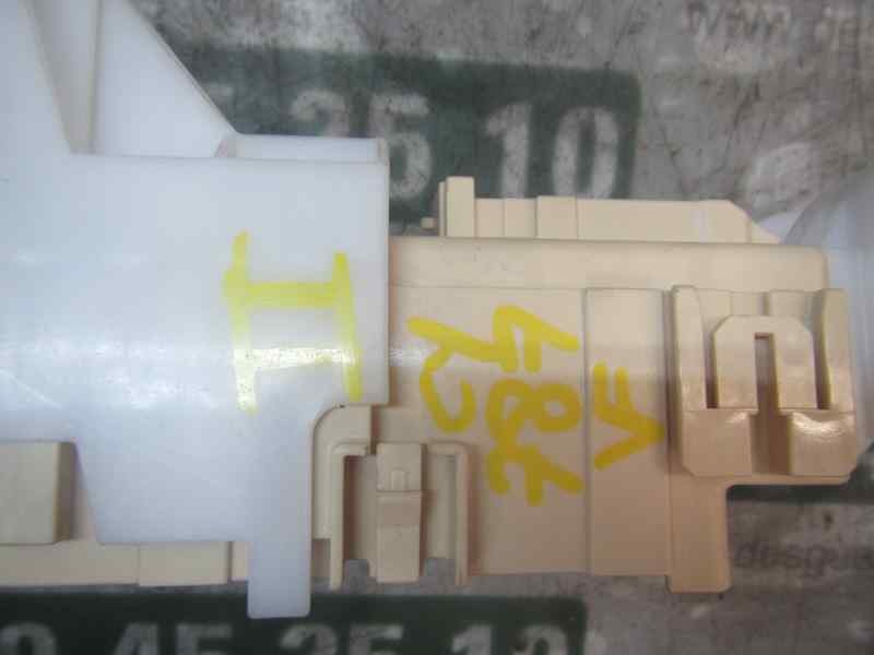 Recambio de caja reles / fusibles para toyota rav 4 referencia OEM IAM 8273042811 63586798 63586798