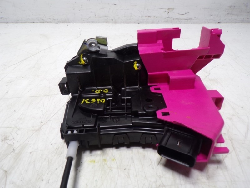 Recambio de cerradura puerta delantera derecha para hyundai tucson 1.6 crdi referencia OEM IAM  81320N7000 