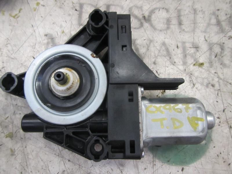 Recambio de motor elevalunas trasero derecho para volvo xc70 2.4 diesel cat referencia OEM IAM 31253063  
