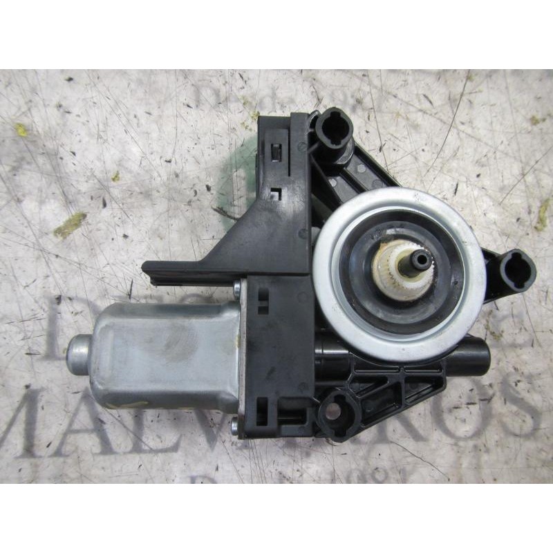 Recambio de motor elevalunas trasero izquierdo para volvo xc70 2.4 diesel cat referencia OEM IAM 31253064  