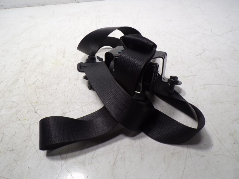 Recambio de cinturon seguridad trasero central para hyundai tucson 1.6 crdi referencia OEM IAM  6514911 