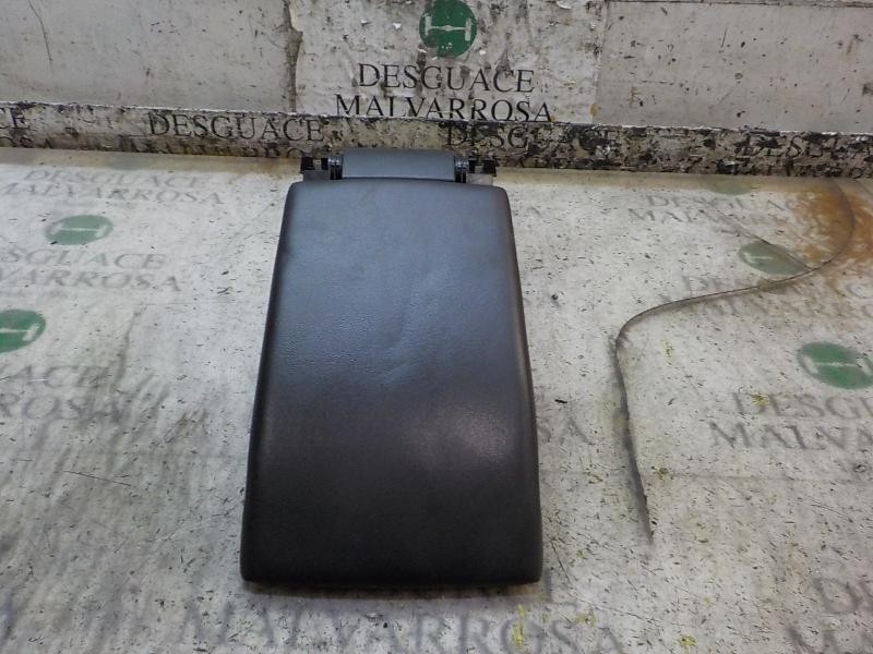 Recambio de apoyabrazos central para volvo xc70 2.4 diesel cat referencia OEM IAM 39804775  