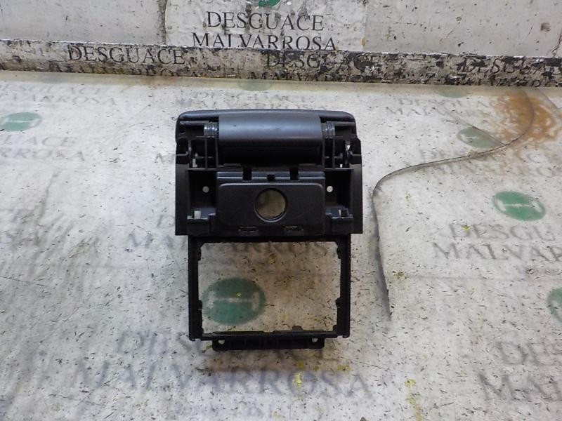 Recambio de apoyabrazos central para volvo xc70 2.4 diesel cat referencia OEM IAM 39804775  