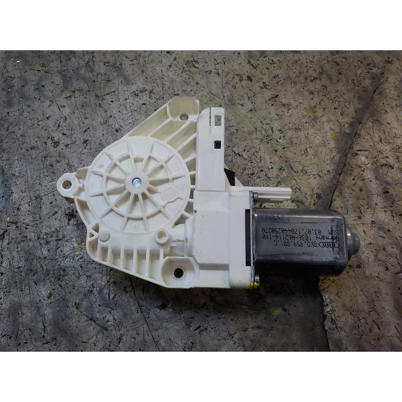 Recambio de motor elevalunas delantero izquierdo para audi a1 sportback (8xf) attraction referencia OEM IAM 8K0959801C 8K0959801