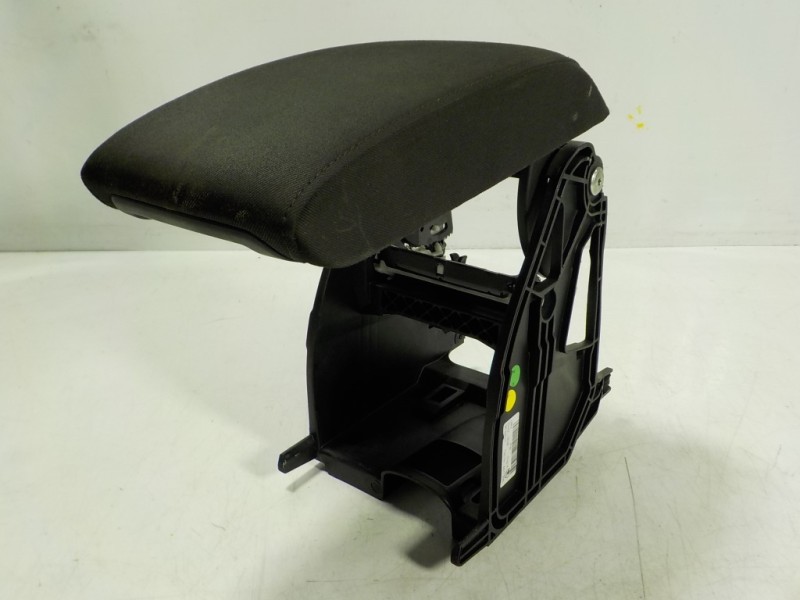 Recambio de apoyabrazos central para skoda octavia combi (5e5) 1.6 tdi dpf referencia OEM IAM 5E0864207EPI8  