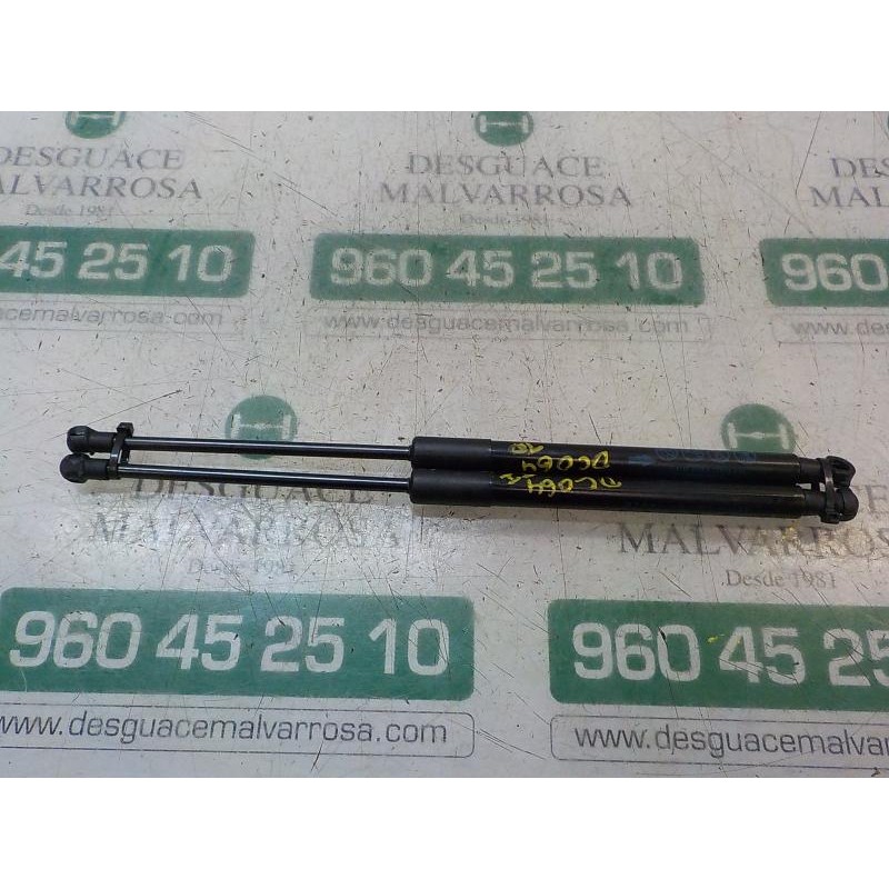 Recambio de amortiguadores maletero / porton para toyota yaris referencia OEM IAM 689500D200  