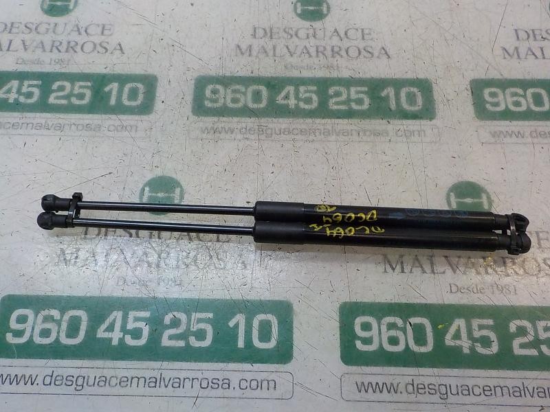 Recambio de amortiguadores maletero / porton para toyota yaris referencia OEM IAM 689500D200  