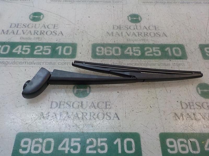 Recambio de brazo limpia trasero para toyota yaris referencia OEM IAM 852410D150  