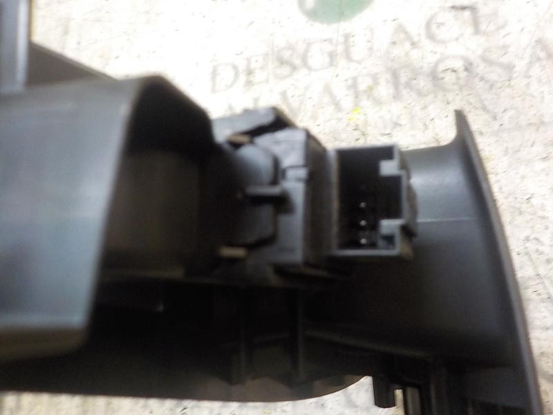 Recambio de mando elevalunas trasero derecho para seat leon st (5f8) 1.6 tdi referencia OEM IAM 5G0959855QWHS  