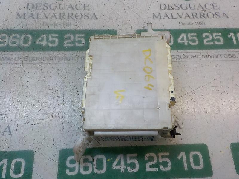Recambio de caja reles / fusibles para toyota yaris referencia OEM IAM 8273052K40 892210D870 