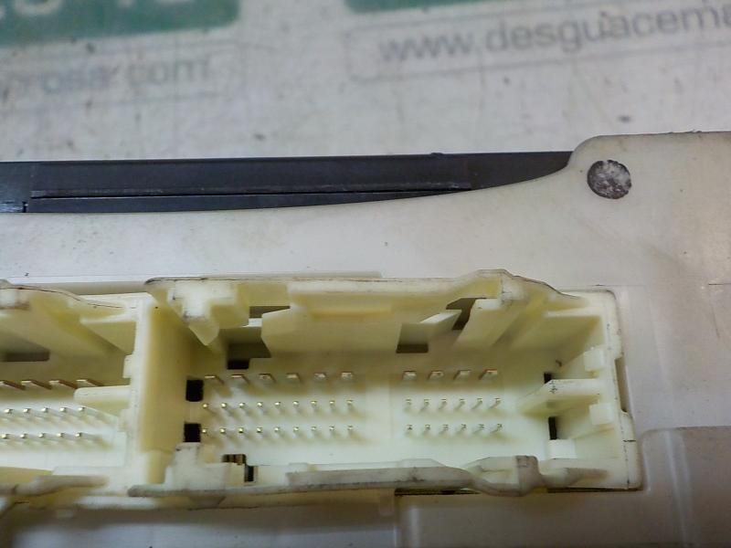 Recambio de caja reles / fusibles para toyota yaris referencia OEM IAM 8273052K40 892210D870 