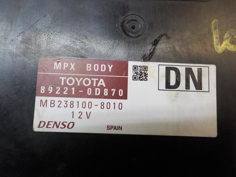 Recambio de caja reles / fusibles para toyota yaris referencia OEM IAM 8273052K40 892210D870 