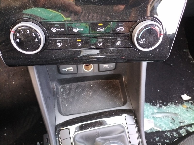 Recambio de mando calefaccion / aire acondicionado para hyundai tucson 1.6 crdi referencia OEM IAM  97250N7020 