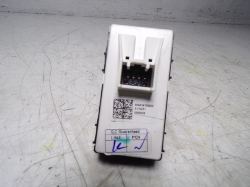 Recambio de mando elevalunas delantero derecho para hyundai tucson 1.6 crdi referencia OEM IAM  93581N70504X 