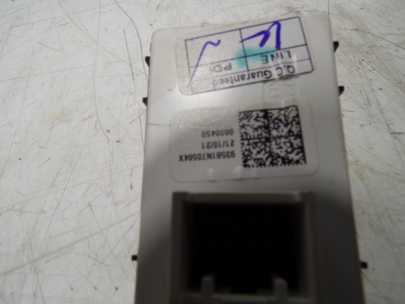 Recambio de mando elevalunas delantero derecho para hyundai tucson 1.6 crdi referencia OEM IAM  93581N70504X 