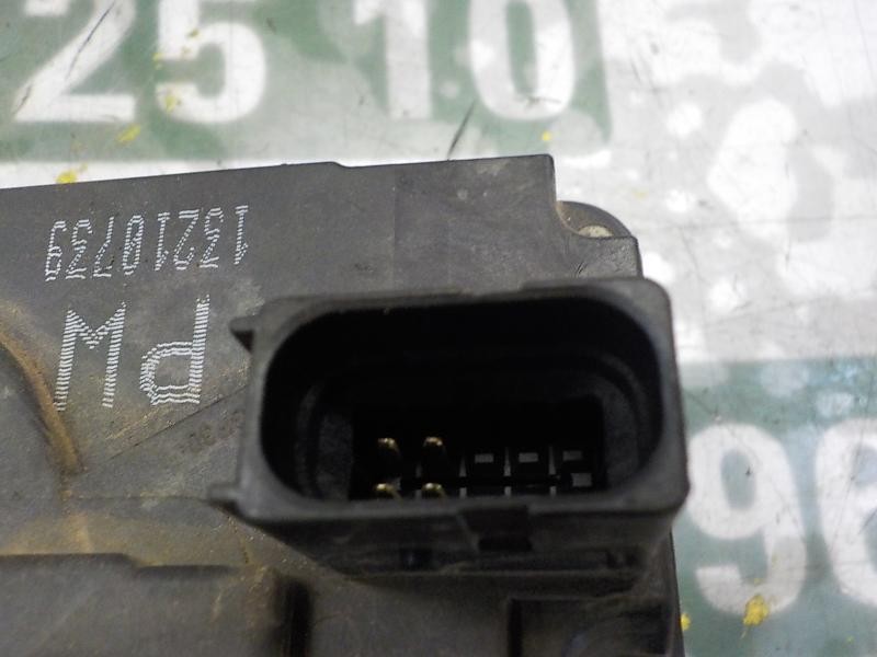 Recambio de cerradura puerta trasera derecha para opel zafira b 1.9 cdti referencia OEM IAM   