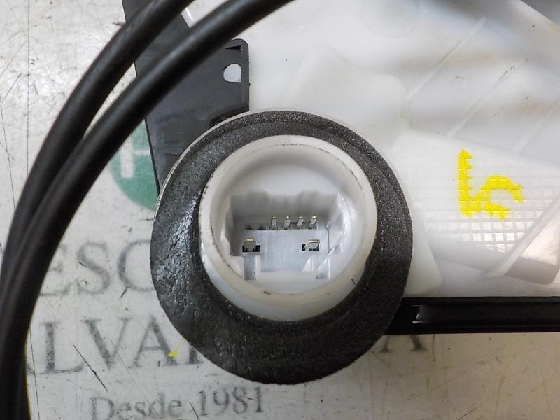 Recambio de cerradura puerta delantera derecha para toyota yaris referencia OEM IAM 690300D540  