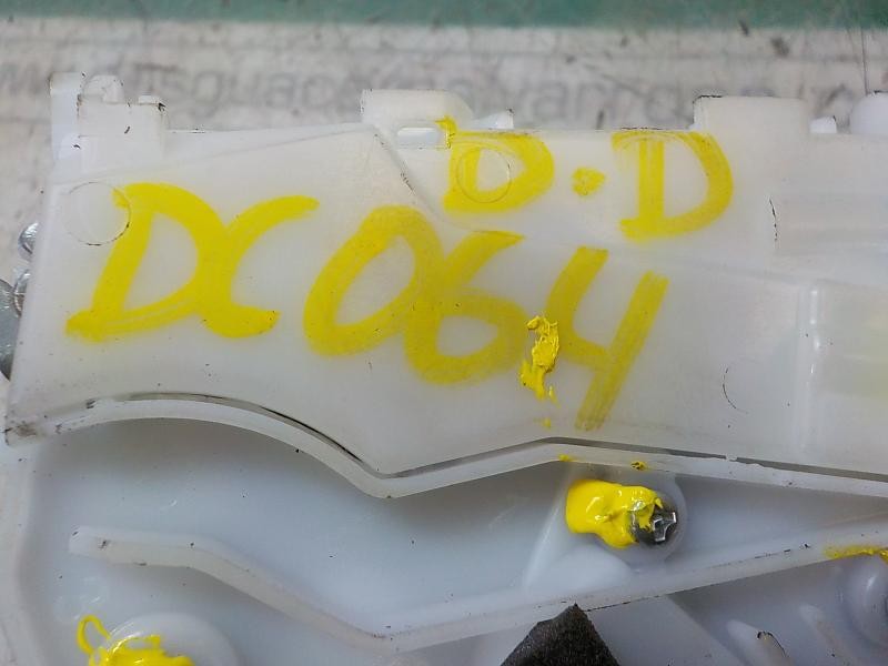 Recambio de cerradura puerta delantera derecha para toyota yaris referencia OEM IAM 690300D540  