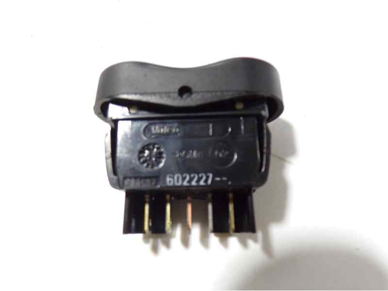 Recambio de mando elevalunas delantero derecho para dacia sandero stepway referencia OEM IAM 8200602227  