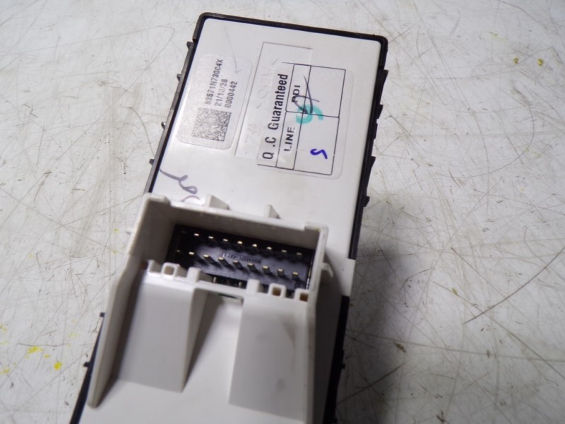 Recambio de mando elevalunas delantero izquierdo para hyundai tucson 1.6 crdi referencia OEM IAM  93571N73004X 