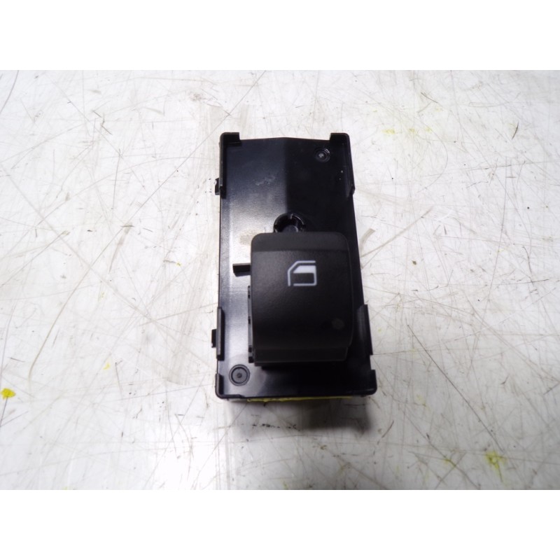 Recambio de mando elevalunas trasero derecho para hyundai tucson 1.6 crdi referencia OEM IAM  93581AB0004X 