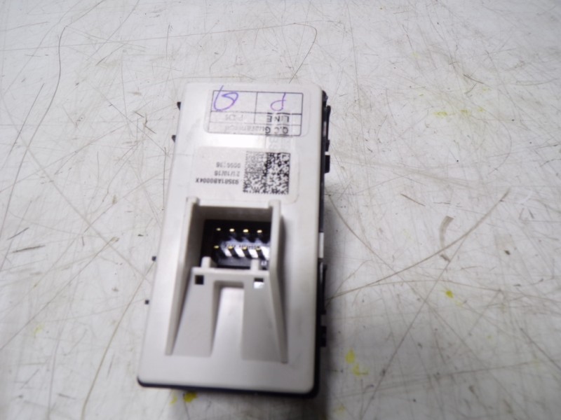 Recambio de mando elevalunas trasero derecho para hyundai tucson 1.6 crdi referencia OEM IAM  93581AB0004X 