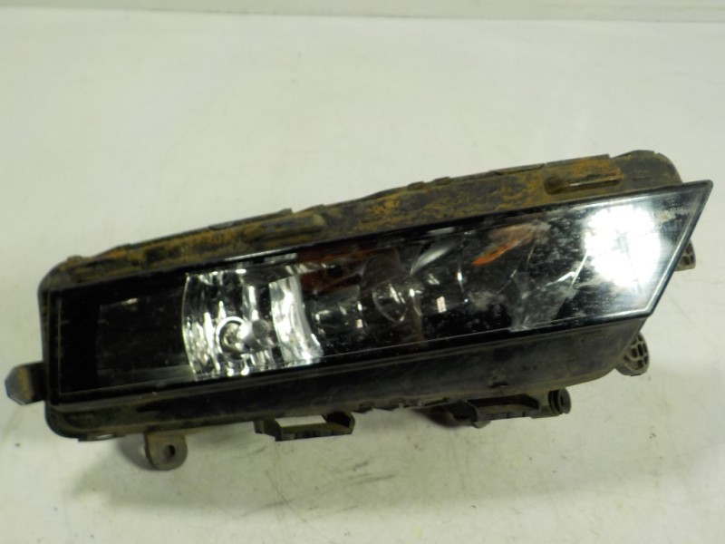 Recambio de faro antiniebla derecho para skoda octavia combi (5e5) 1.6 tdi dpf referencia OEM IAM 5E0941700F  
