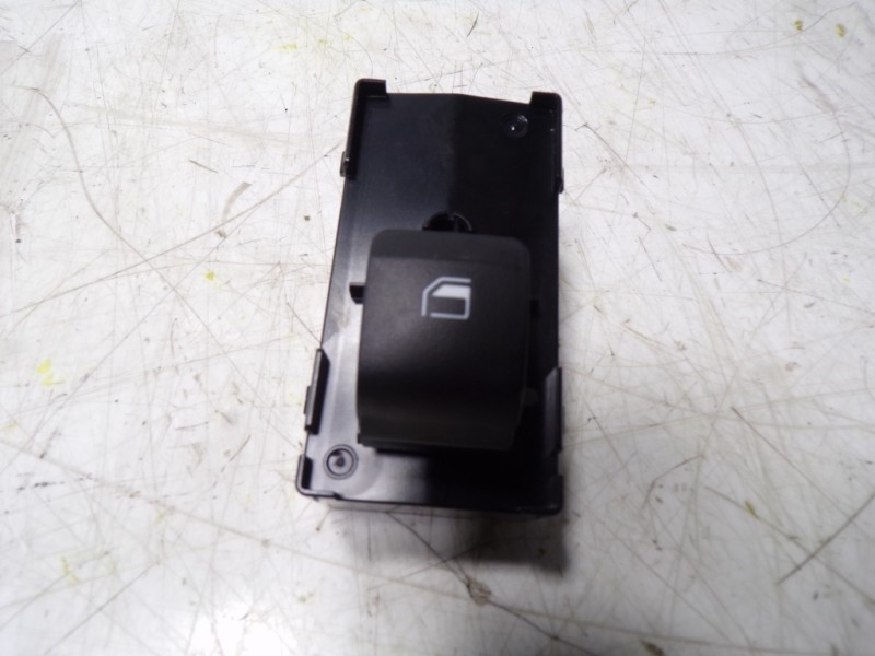 Recambio de mando elevalunas trasero izquierdo para hyundai tucson 1.6 crdi referencia OEM IAM  93581AB0004X 
