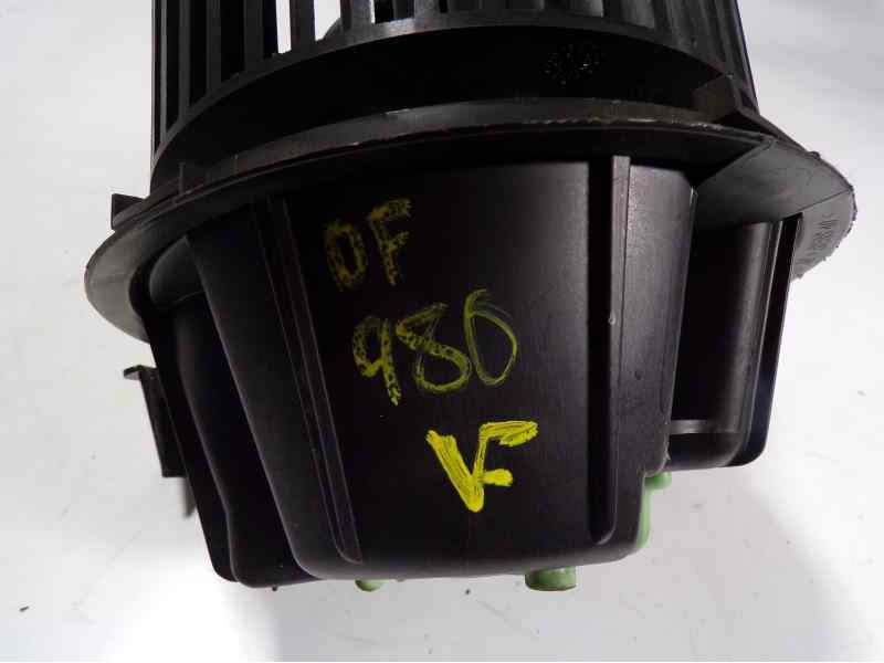 Recambio de motor calefaccion para dacia sandero stepway referencia OEM IAM 272106020R  