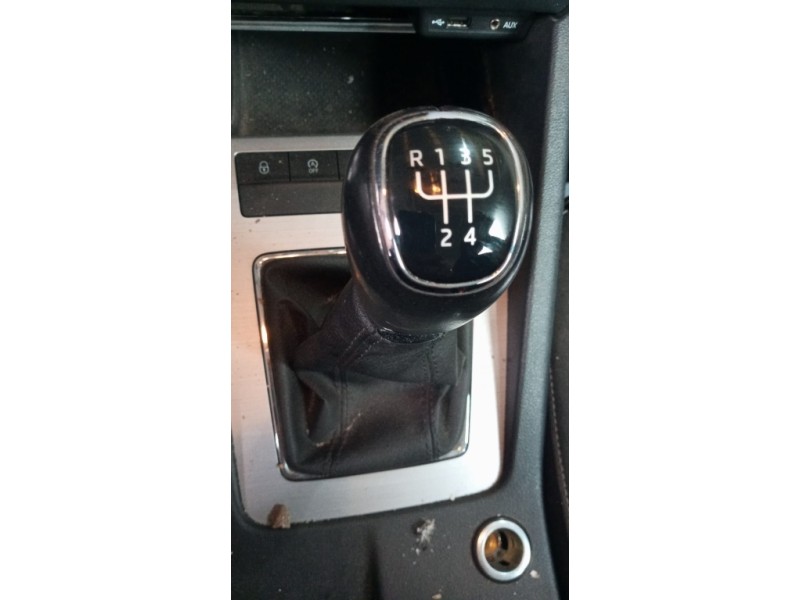 Recambio de palanca cambio para skoda octavia combi (5e5) 1.6 tdi dpf referencia OEM IAM 5Q0711049AP 5Q0711049AP 