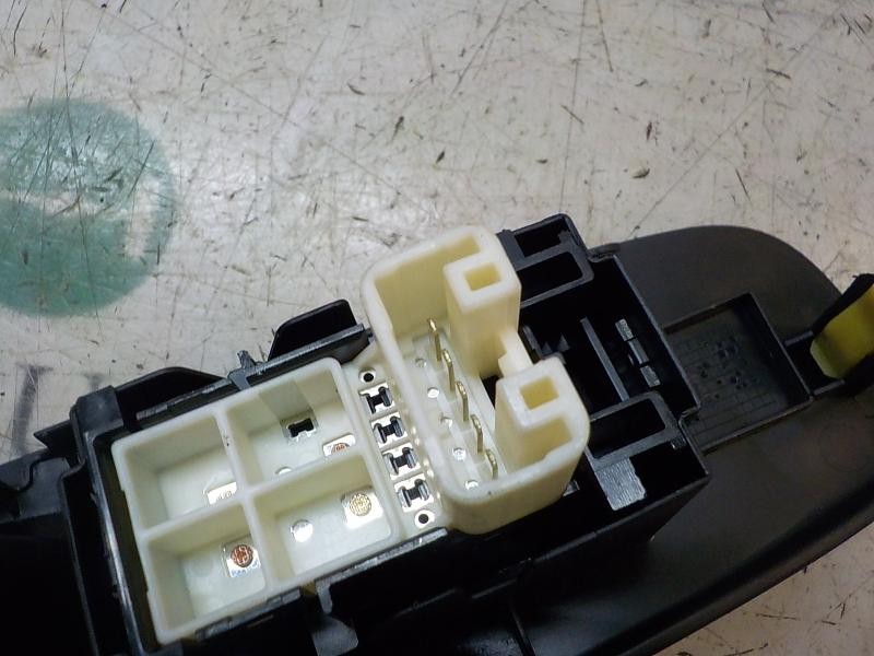 Recambio de mando elevalunas delantero derecho para toyota yaris referencia OEM IAM 848100D030  