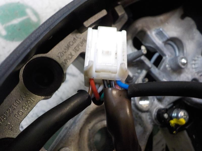 Recambio de volante para toyota yaris referencia OEM IAM 451020D30024  