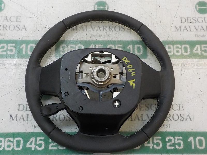 Recambio de volante para toyota yaris referencia OEM IAM 451020D30024  