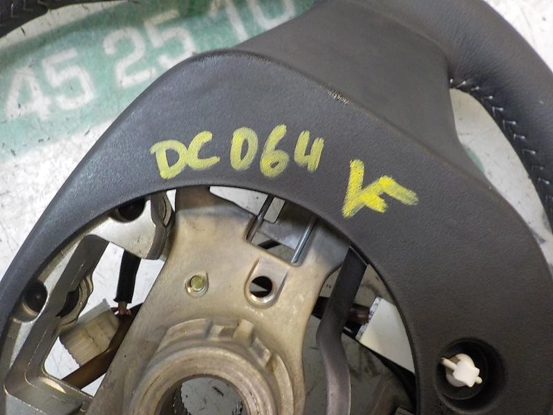 Recambio de volante para toyota yaris referencia OEM IAM 451020D30024  