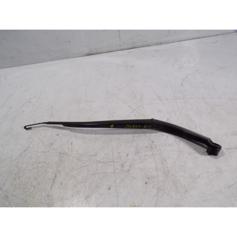 Recambio de brazo limpia delantero izquierdo para toyota rav4 hybrid 4x2 advance referencia OEM IAM 8522142220  