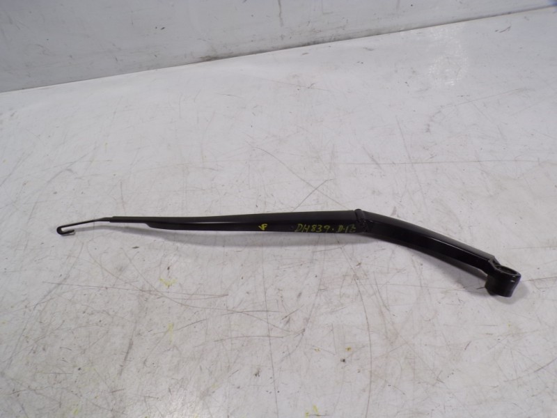 Recambio de brazo limpia delantero izquierdo para toyota rav4 hybrid 4x2 advance referencia OEM IAM 8522142220  